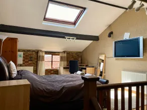 Annex-style accommodation, ensuite & kitchenette - Image 4