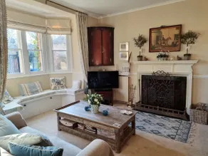 Gorgeous Country Cottage, beside Windsor Great Park & overlooking Windsor Castle - Image 4