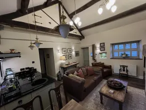 Old Barn Conversion close to the Peak District - Image 5