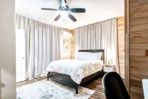 Houston Retreat, 17 min Downtown - Image 2