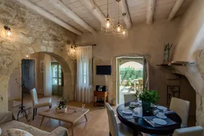 Traditional Villa w/Heated Pool, 5km to the Beach - Image 4