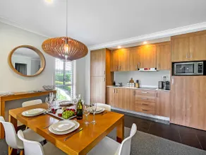 VILLA ON THE GREEN || The perfect Hunter location - Image 5