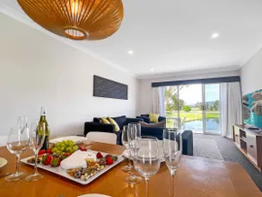 VILLA ON THE GREEN || The perfect Hunter location - Image 4