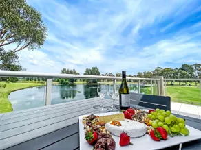VILLA ON THE GREEN || The perfect Hunter location - Image 3