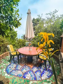 Canarian house with a terrace surrounded by a garden - Image 4