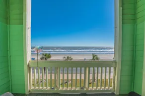 Two-story, beachfront loft - Image 2