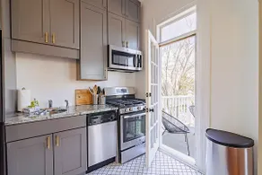 Newly Renovated Modern Condo On Forsyth Park - Image 4
