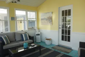 Beach Getaway - 3BR,A/C,1 Block to Beach, 6 badges - Image 4