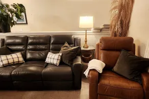 AU condo w/ pond view/balcony-no checkout chores! - Image 3