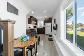 Chic 1BR Laneway Home in South Van - Image 2