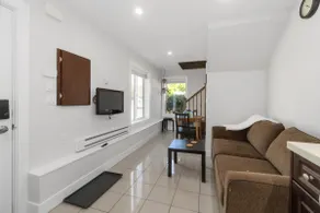 Chic 1BR Laneway Home in South Van - Image 3