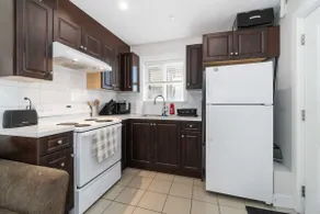 Chic 1BR Laneway Home in South Van - Image 4