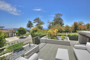 Beautiful Modern Home Steps From Beach - Image 4
