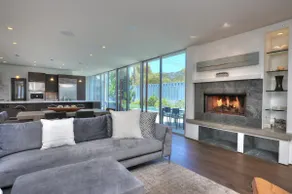 Beautiful Modern Home Steps From Beach - Image 3