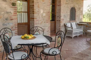 Beautiful cottage, private patio and shared swimming pool - Image 2