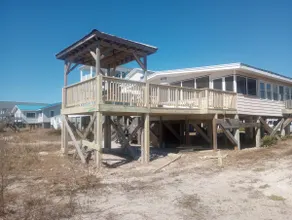 OAK ISLAND, NC-OCEANFRONT, SCREENED PORCH, GAZEBO W / SWING - Image 5
