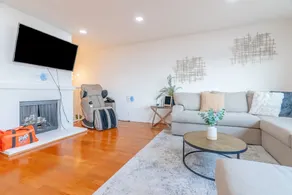 Spacious 4BR Home w/ Stunning Views Near SF - Image 5
