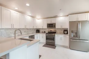 3 Bedrooms 2 Full bathrooms on a Golf Course - Image 4