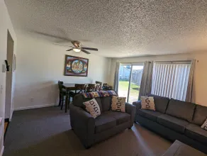 Quiet 2-bedroom Townhouse in Sumner - Image 2