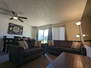 Quiet 2-bedroom Townhouse in Sumner - Image 4