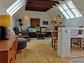Charming Renovated 19th-century Coach House - Image 5
