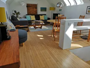 Charming Renovated 19th-century Coach House - Image 2