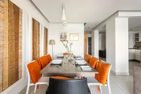 Stunning, modern 3 bedroom seafront apartment - Image 4