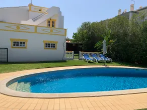 Villa mit Garten und Pool - Image 4