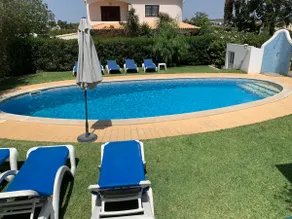 Villa mit Garten und Pool - Image 2
