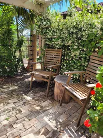Stylish Garden Apartment - Image 3