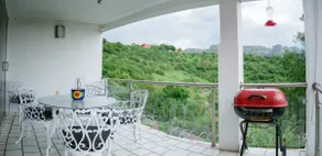 Private residence with pool and panoramic view - Image 4