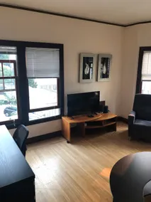 Spacious 2nd Floor 1-BR Apt in the Heart of Berk! - Image 5