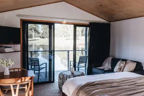 Lake Hut Studio - By Worrowing Jervis Bay - Image 3