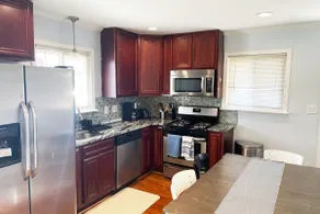 Delightful 4-Bed Whole House with Easy Parking - Image 4