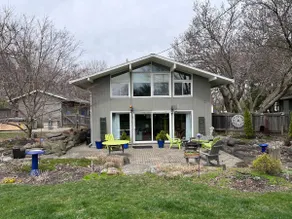 Modern Mid-Century Gem Walk to D-town Delaware - Image 2