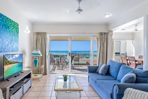 3 Bdrm Waterfront & Stunning Views - Image 2