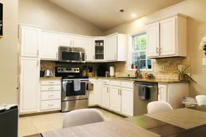Bright & Open Home. Near HPU and Furniture Market - Image 5