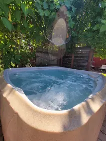 Private Entry Cabin, spa tub, FastWiFi, workspace - Image 3