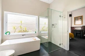 Lovely renovated Victorian terrace. 3 bed, 2 bath. - Image 5
