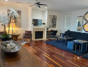 Elegant 3 Bedroom Town House Museum District - Image 2