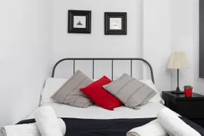 Contemporary Apt. Near Camp Nou & Fira Barcelona - Image 5