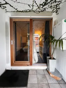 Private guest suite with own entrance in Fitzroy - Image 3