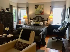 Carriage House Guest Suite - Image 4