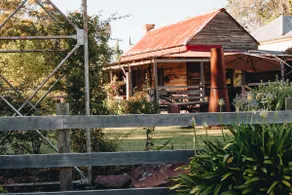 Historic pioneers hut Prestigious Boorolite Valley - Image 2