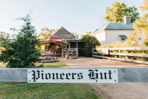 Historic pioneers hut Prestigious Boorolite Valley - Image 4
