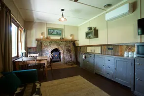 Historic pioneers hut Prestigious Boorolite Valley - Image 5
