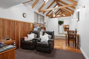 Romantic Spa Cottage near restaurants & cafes - Image 4