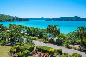 Lagoon 206 sur la plage Hamilton Island - Image 2