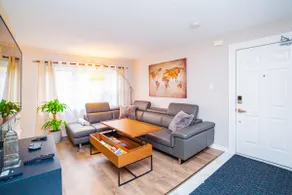 MODERN 3 BED CONDO NEAR ARGYLE MALL+ FREE PARKING - Image 4