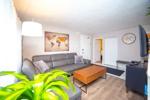MODERN 3 BED CONDO NEAR ARGYLE MALL+ FREE PARKING - Image 5